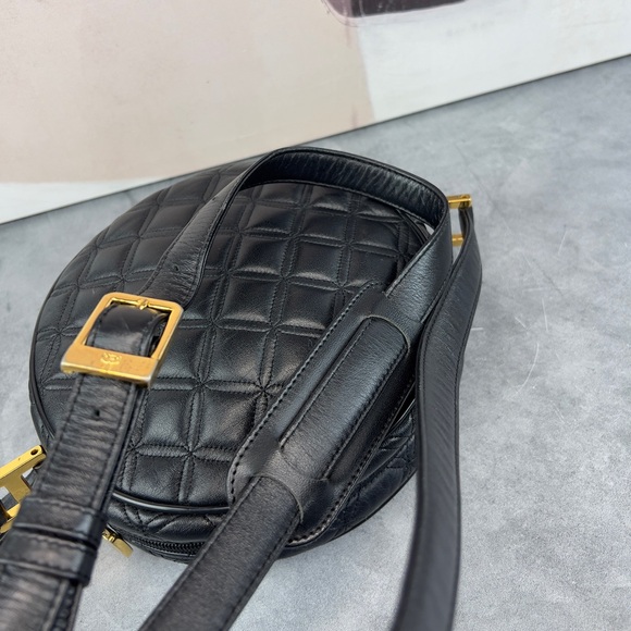 🌵Vintage MCM Round Black Quilted Adjustable Sling Bag🌵 - Picture 8 of 12